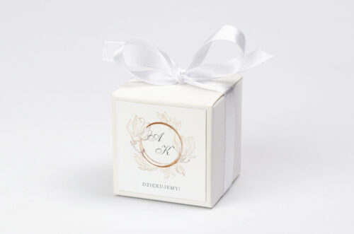 personalizowane pudełeczko na krówki do zaproszenia minimalistyczne magnolia