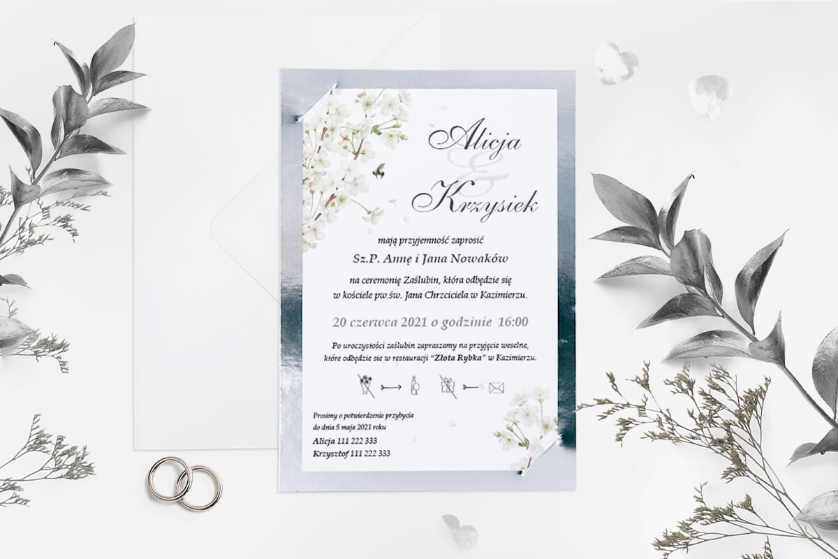 Tanie zaproszenia ślubne Zaproszenie ślubne ze srebrną podkładką - Białe kwiatuszki