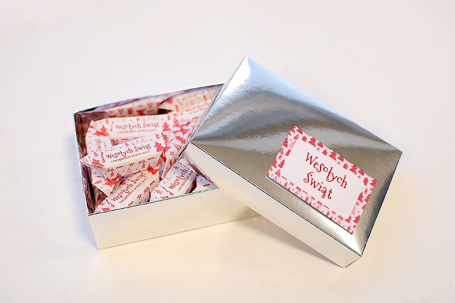 Krówki ślubne Krówki świąteczne w ozdobnym pudełeczku - Czerwone choinki