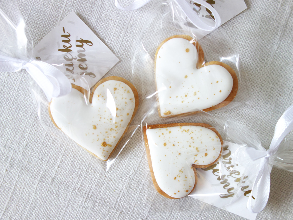 Ciasteczka dla gości weselnych Ręcznie dekorowane ciasteczko - Serduszka Złocone pakowane pojedynczo