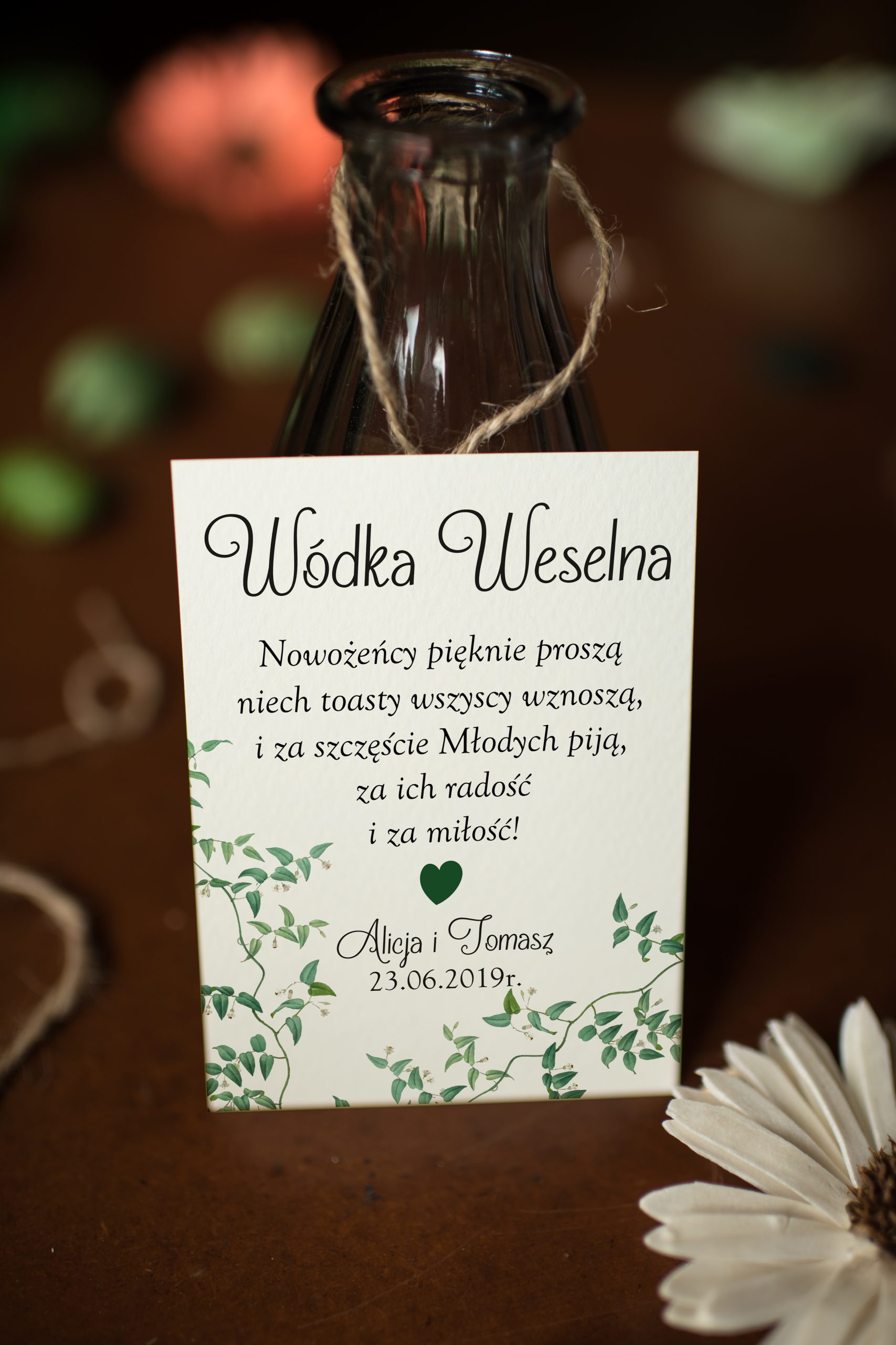 Dodatki ślubne Zawieszka ślubna na alkohol - Delikatnie i z Klasą