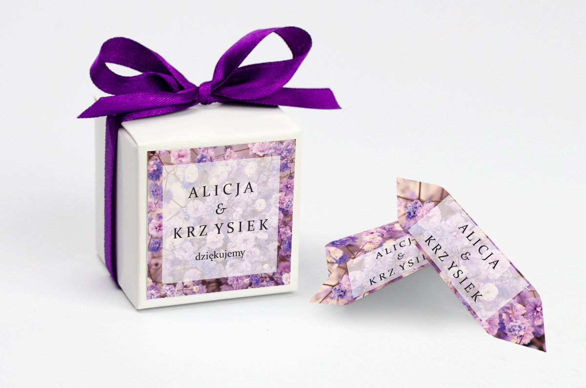 Krówki w pudełku Ozdobne pudełeczko z personalizacją Fotograficzne kwiaty - Fioletowa gipsówka
