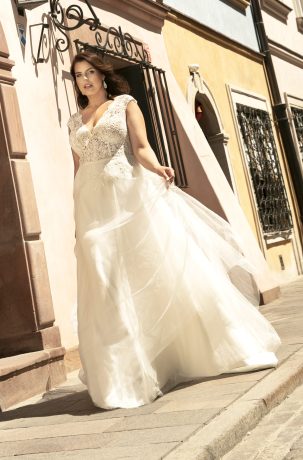Suknie ślubne Tiulowa suknia z przepięknym gorsetem