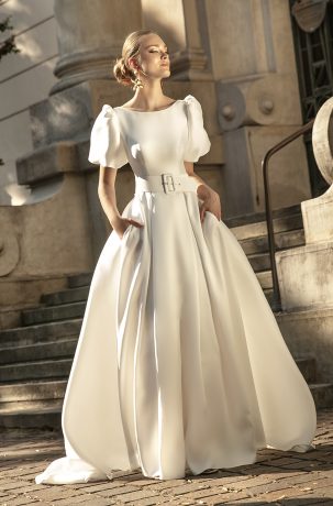 Suknie ślubne Minimalistyczna suknia w łódkę z bufiastymi rękawkami