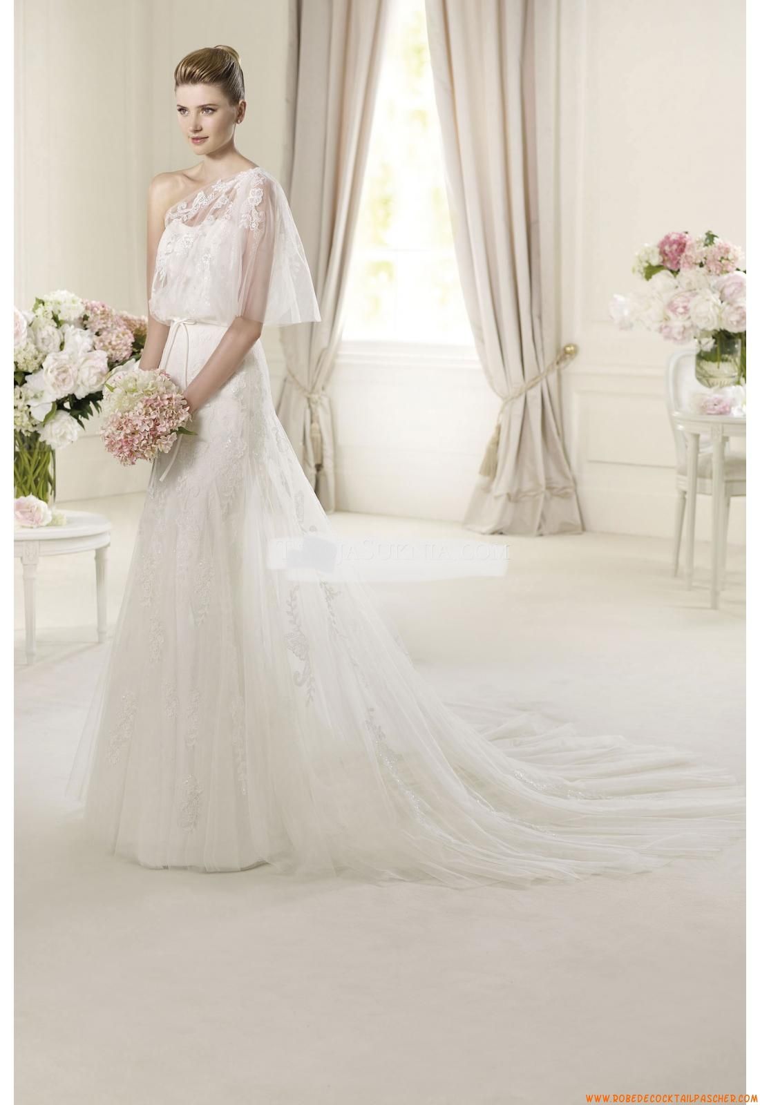 Suknie ślubne Piękna suknia ślubna w stylu boho z asymetrycznym dekoltem i długim trenem