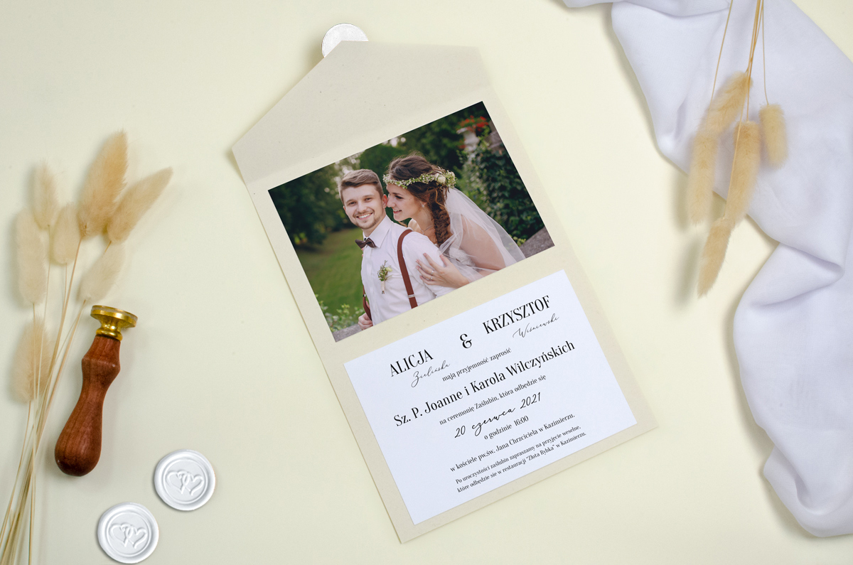 Zaproszenia Ślubne Rozkładane zaproszenie ze zdjęciem i lakiem - Recykling