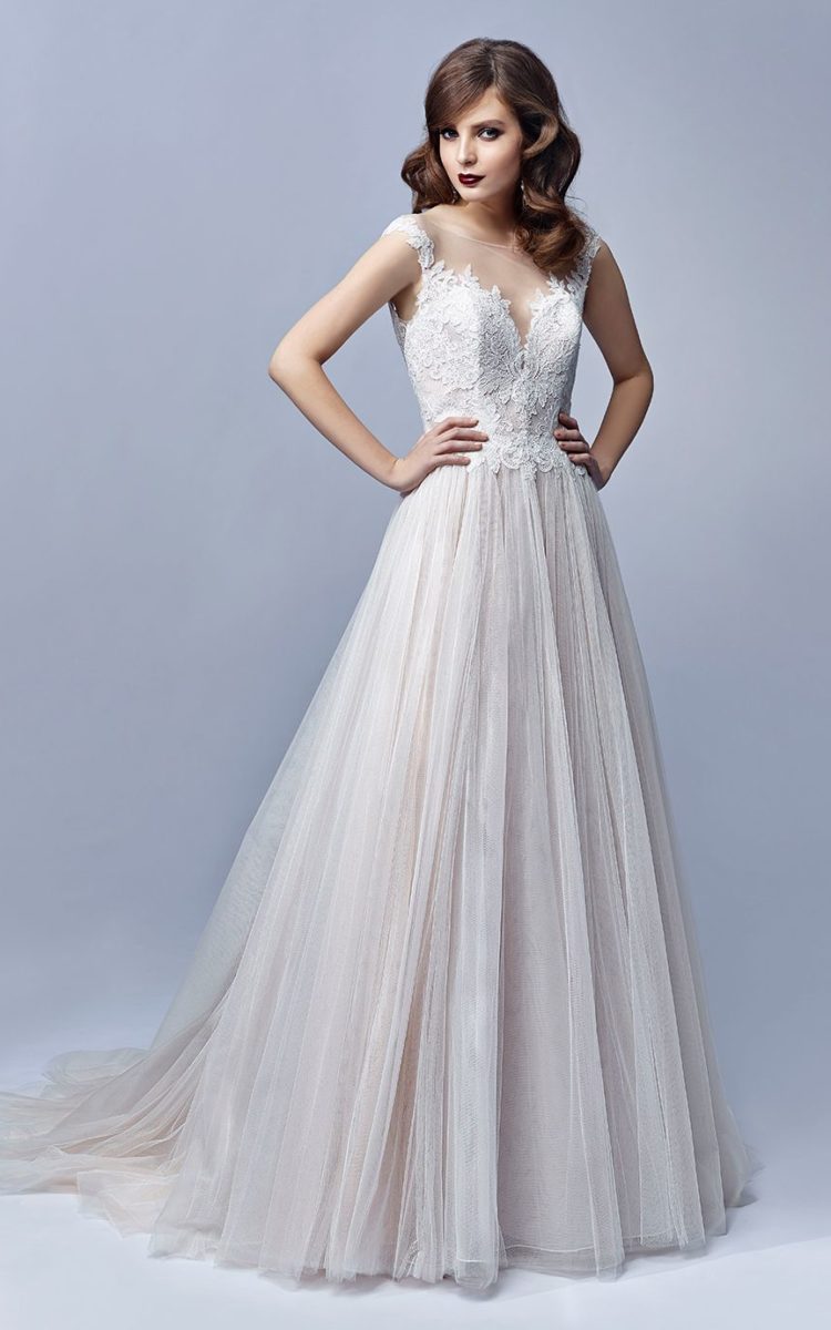 Suknie ślubne Suknia ślubna o klasycznym kroju z dekoltem w kształcie serca i koronkowym gorsetem