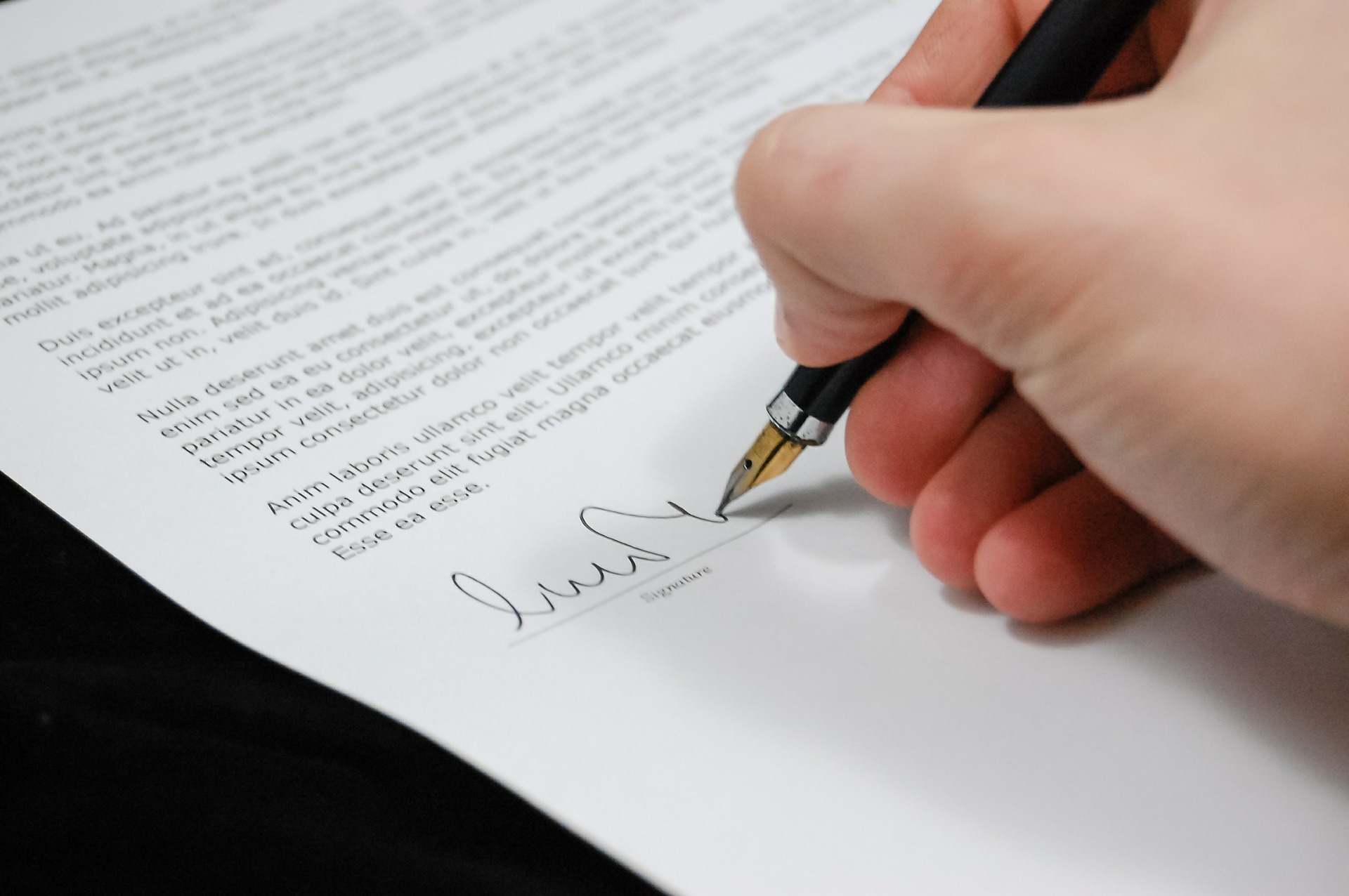 podpisywanie protokołu prześlubnego