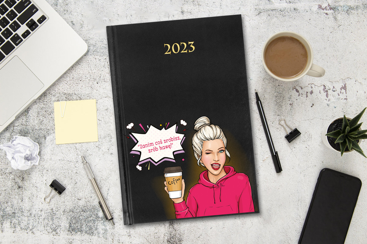 Kalendarze z nadrukiem Kalendarz 2023 Dzienny Książkowy A5 - Indywidualny Nadruk - wzór Zanim coś zrobisz, zrób kawę!